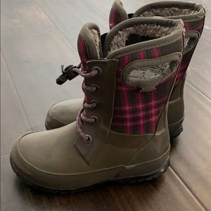 Girl’s Bogs Amanda Plaid Boots size 9